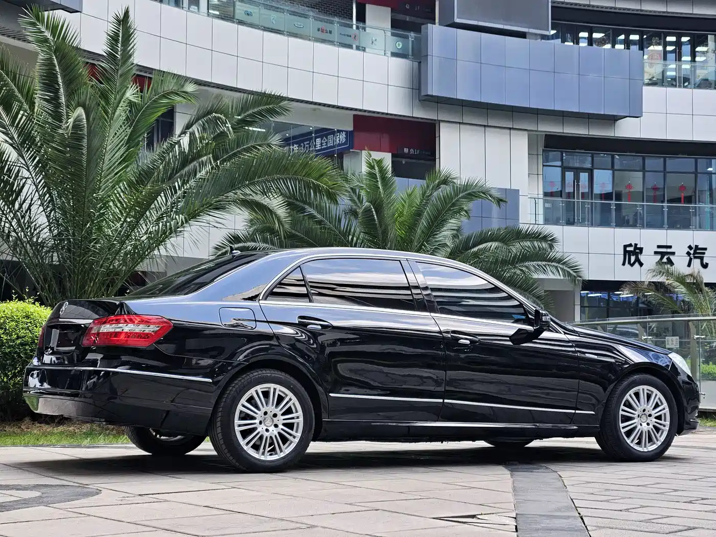 Mercedes-Benz E-Class 2012 E 200 L CGI Elegance фото 5
