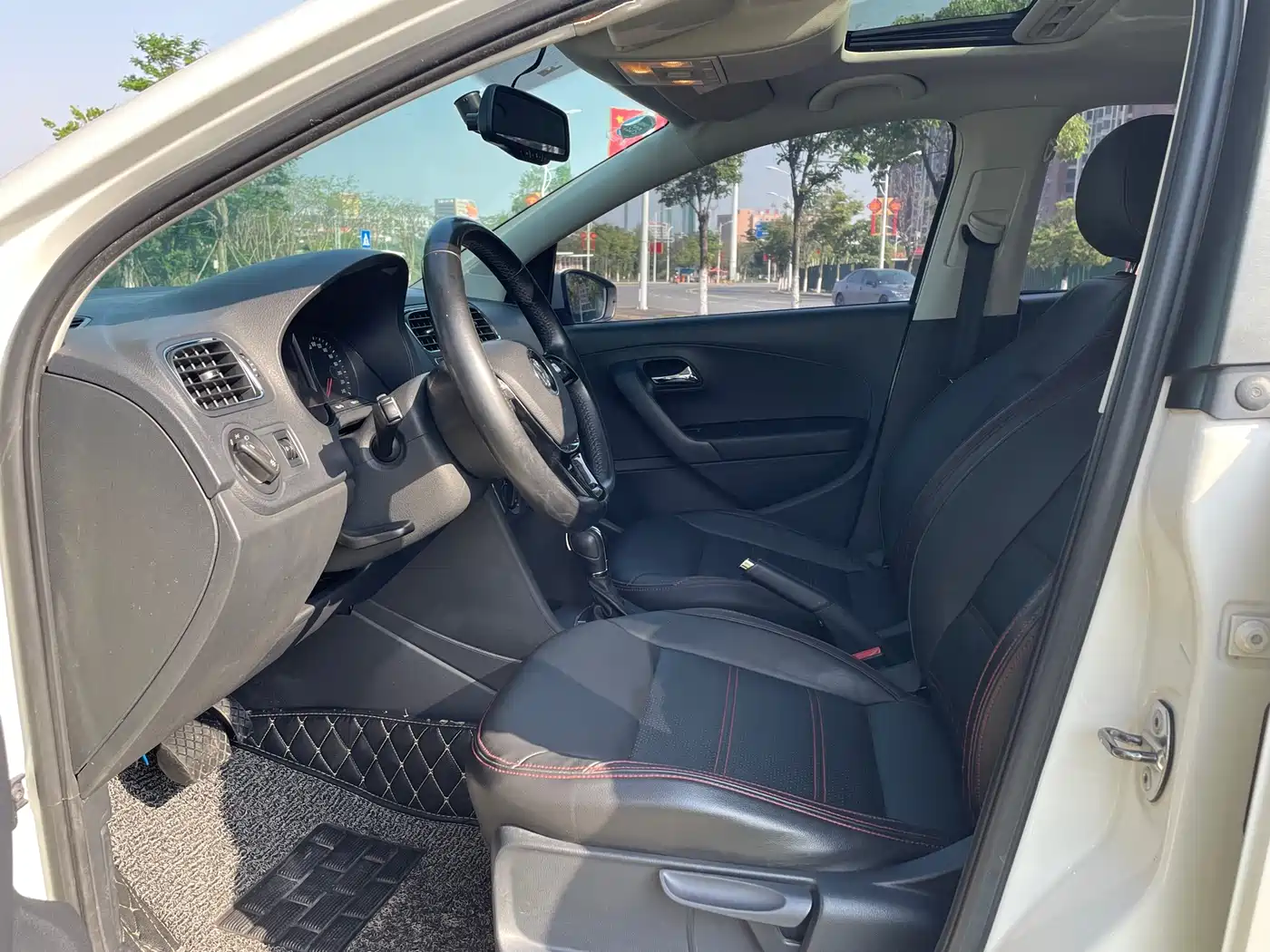 Volkswagen Polo 2016 1.6L Automatic Comfort фото 4