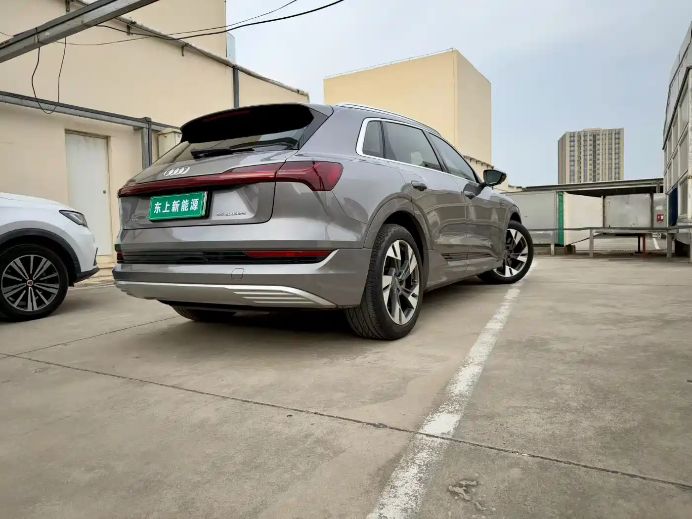 AUDI E-TRON (IMPORTED)