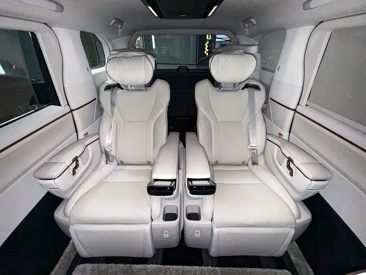 Lexus LM 2023 500h 6-Seater Prestige Edition фото 26