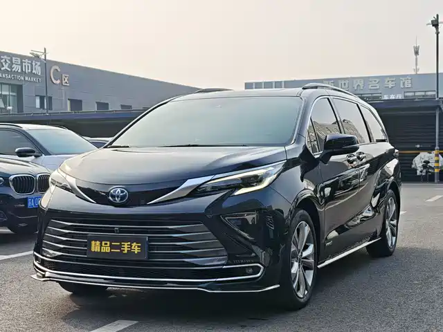 Toyota Sienna 2023 2.5L Hybrid Premium Edition