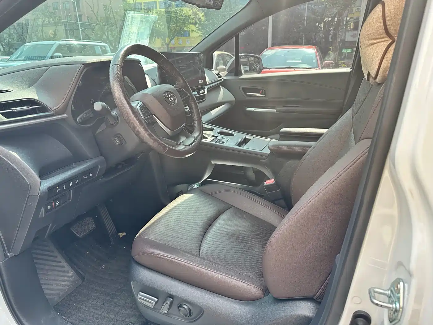 Toyota Granvia 2023 2022 Model Year 2.5L Hybrid Flagship Edition