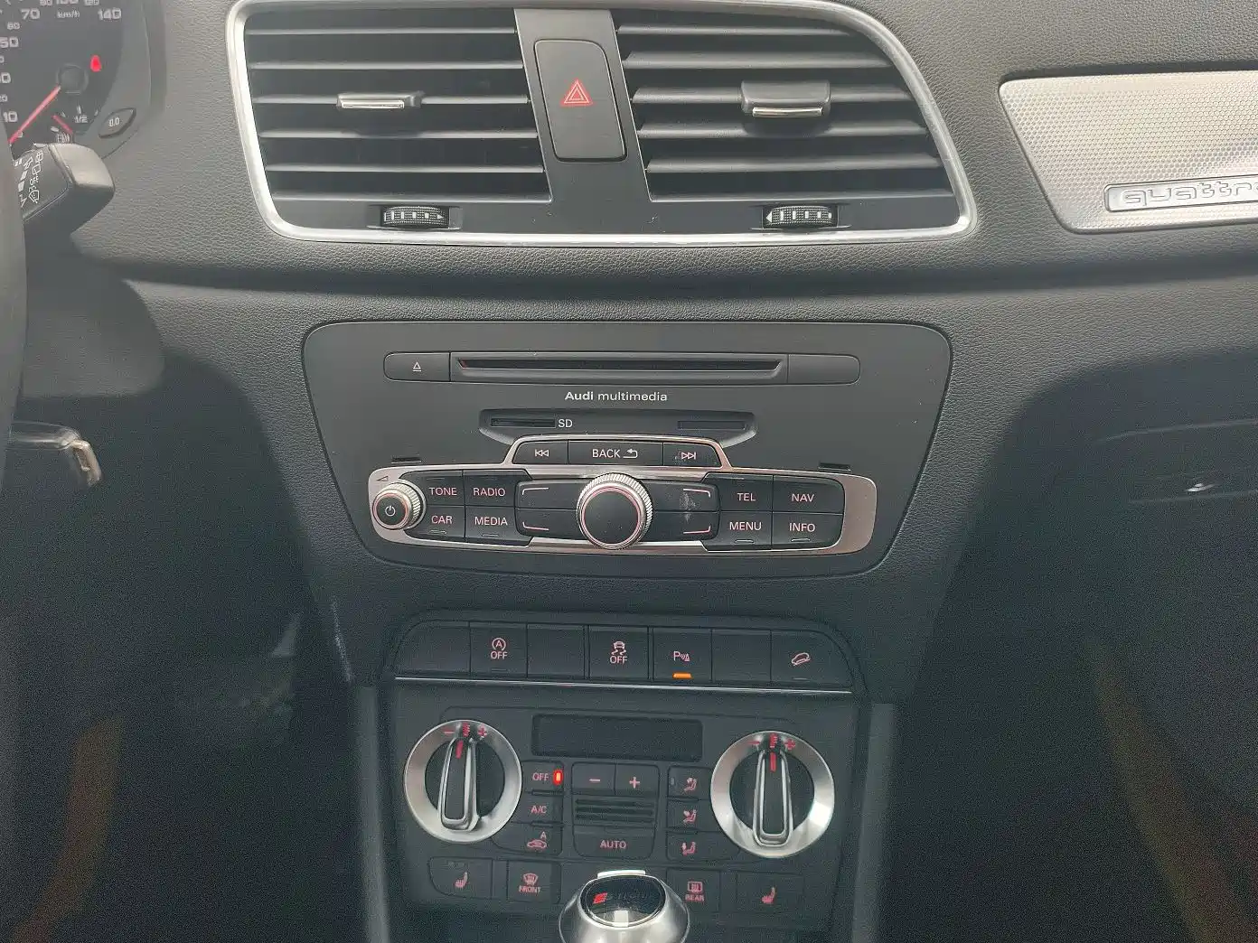 Audi Q3 2015 35 TFSI quattro Technology фото 18