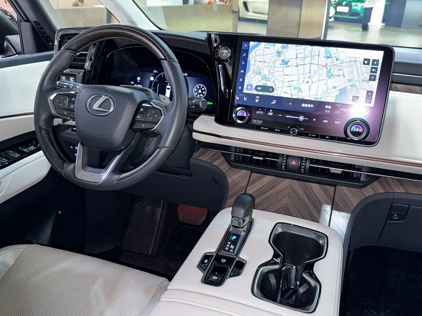Lexus LM 2023 500h 6-Seater Prestige Edition фото 22