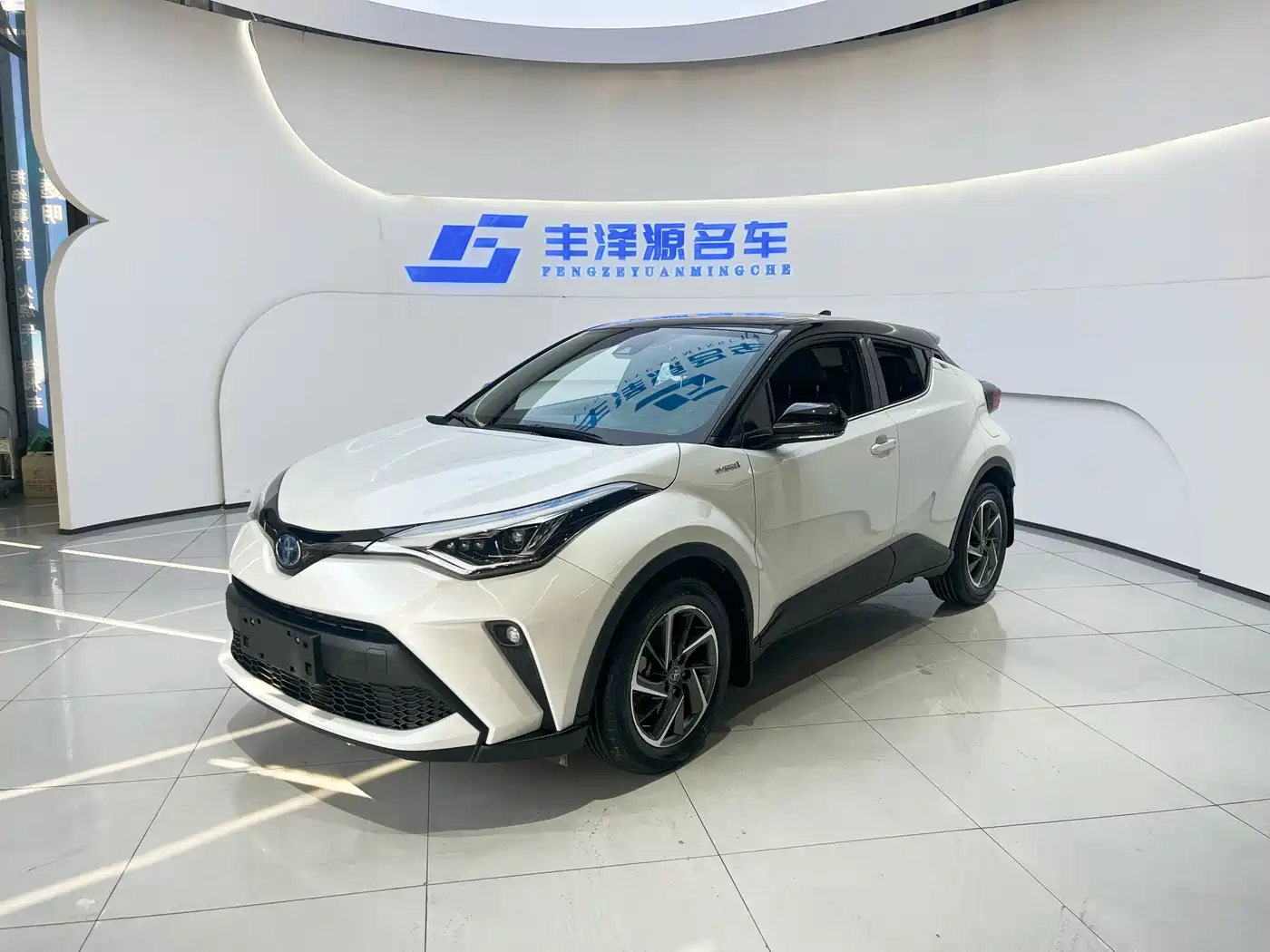 Toyota C-HR 2021 Dual Engine 2.0L E-CVT Luxury Edition