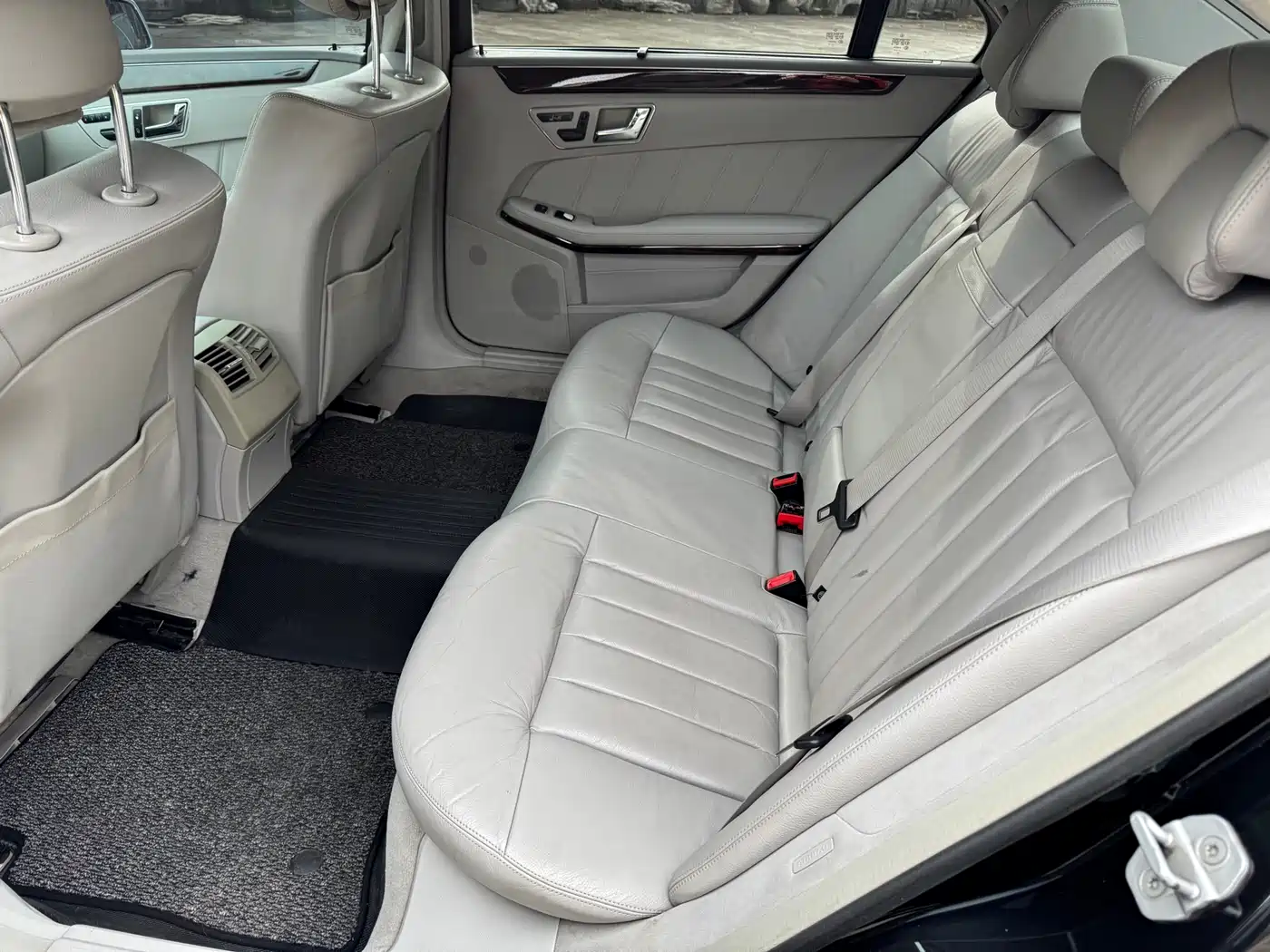 Mercedes-Benz E-Class 2012 E 300 L Elegance Model фото 5