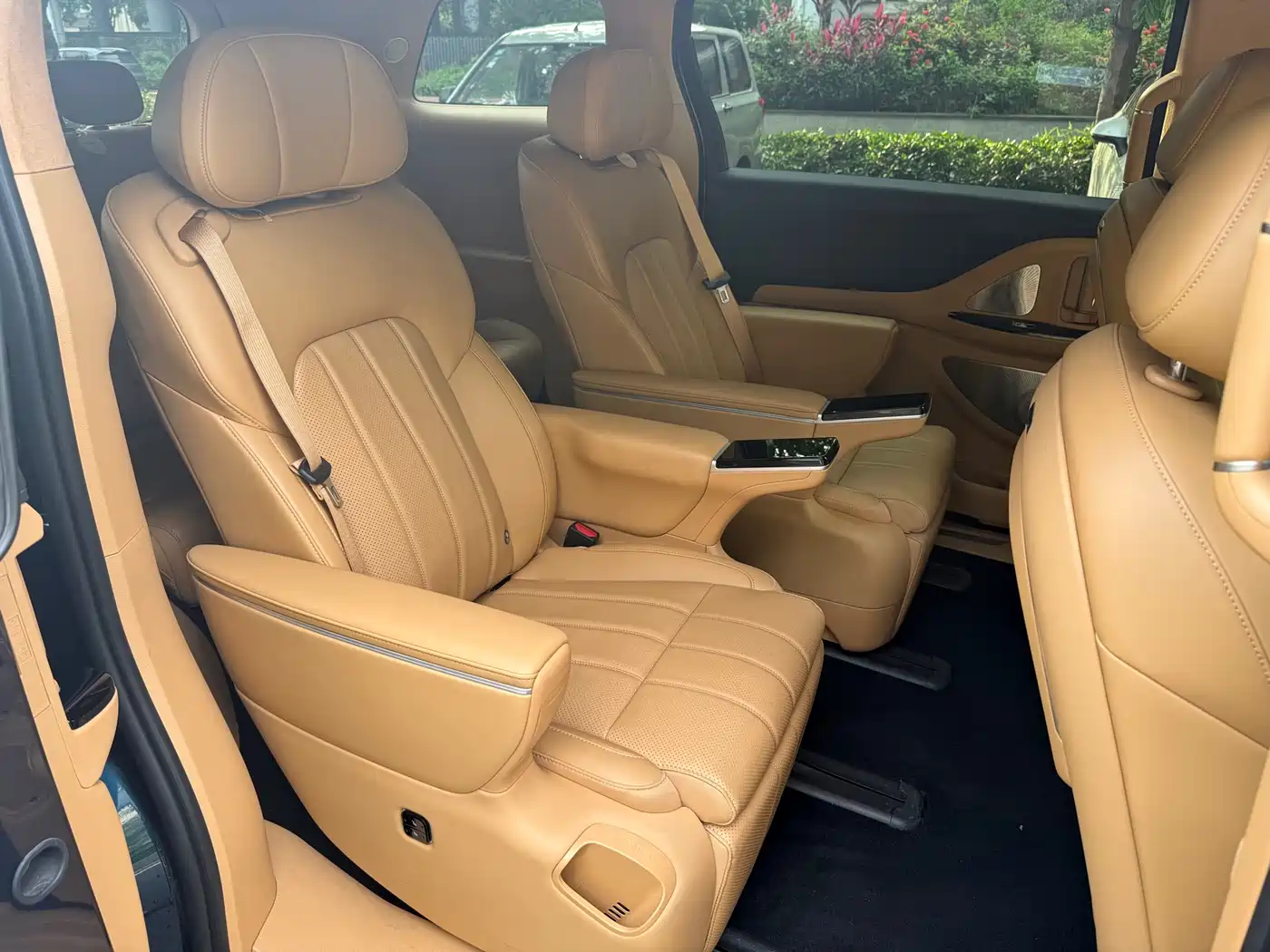 Voyah Auto Voyah Dreamer 2025 Model PHEV 4WD Premium QianKun Edition фото 14