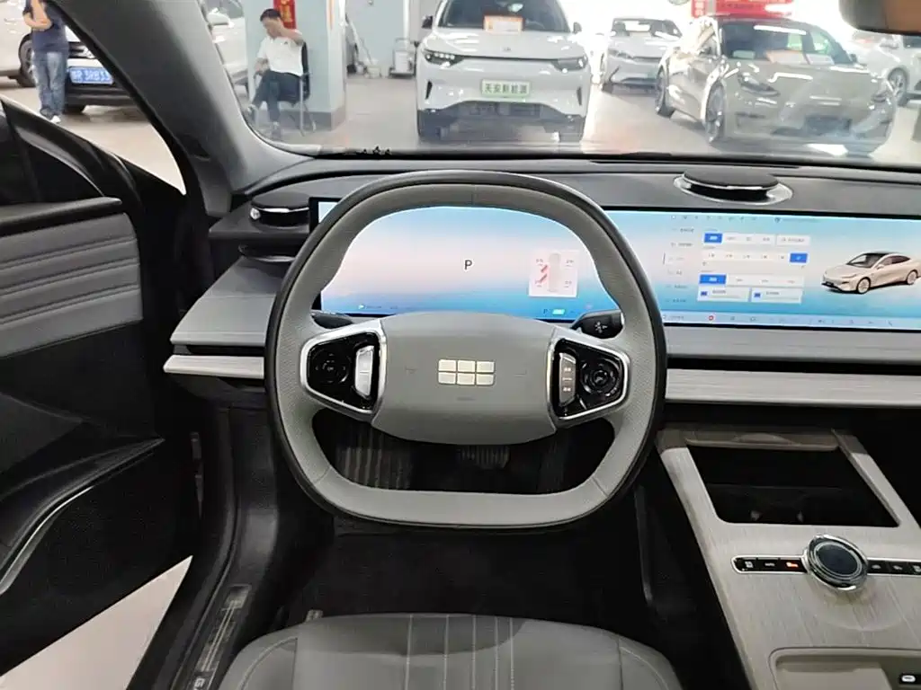 Фото 11 - Geely Galaxy Galaxy E8