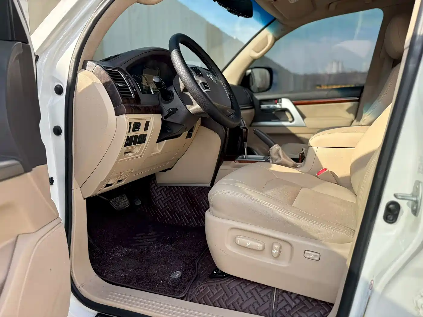 Toyota Land Cruiser 2012 4.0L Automatic VX фото 4