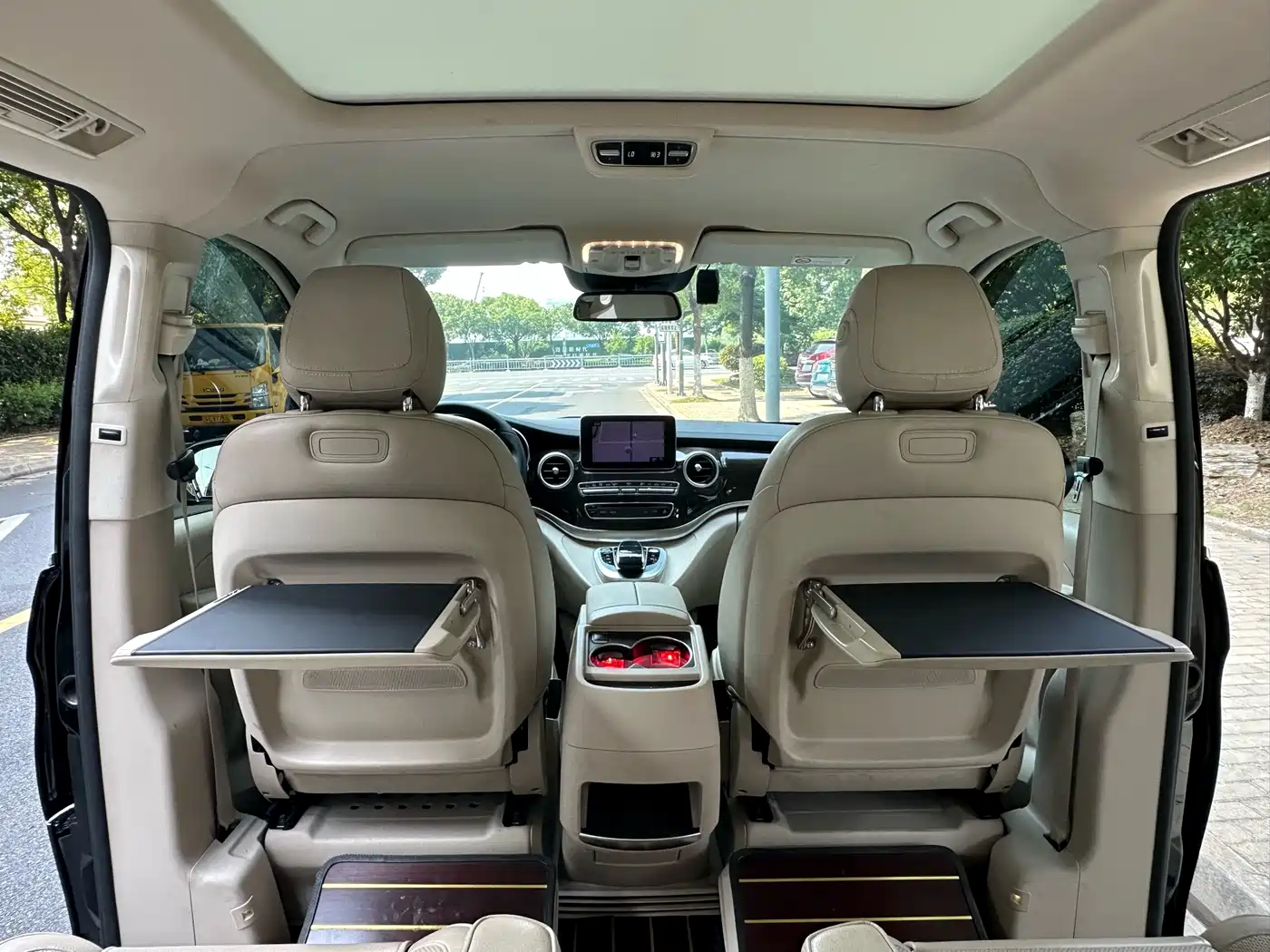 Mercedes-Benz V-Class 2018 V 260 L Premium Long Wheelbase Edition China VI фото 20