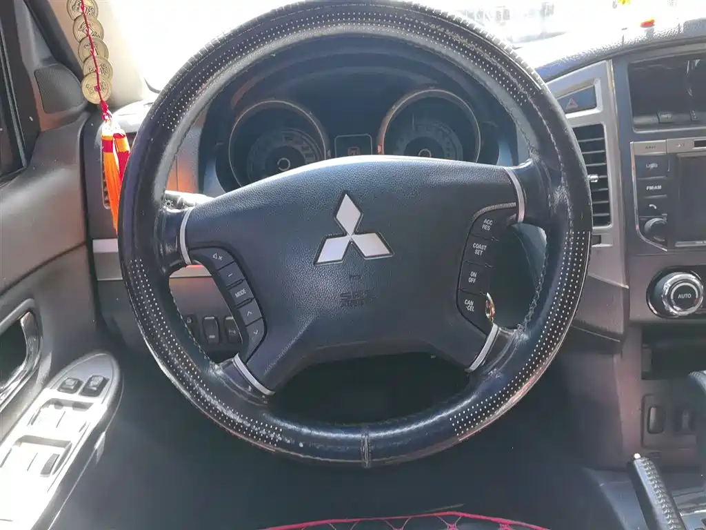 Mitsubishi Pajero (Import) 2016 3.0L Automatic Standard (China V) фото 7