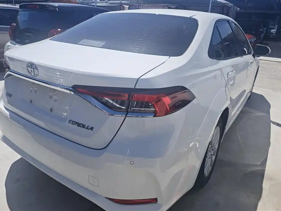 Toyota Corolla 2021 TNGA 1.5L CVT Elite Edition фото 3