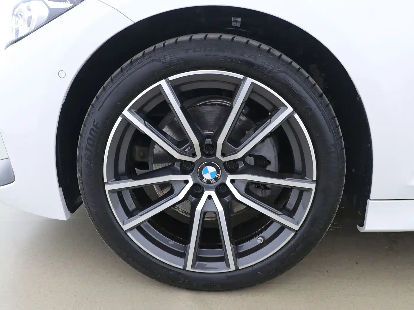 BMW 3 Series 2024 325Li M Sport Package фото 9