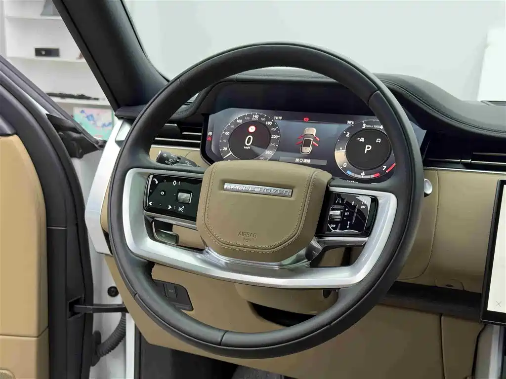 Land Rover Range Rover 2023 3.0 L6 360PS Golden Age Edition фото 12