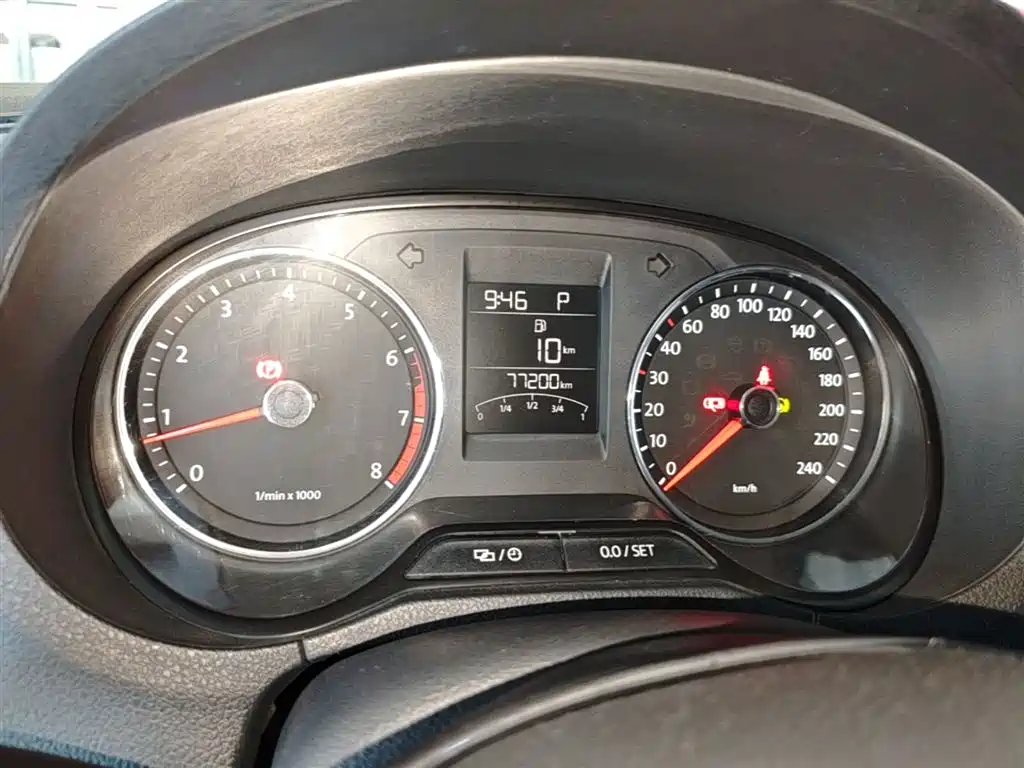 Volkswagen Polo 2014 1.6L Cross Polo Automatic фото 8