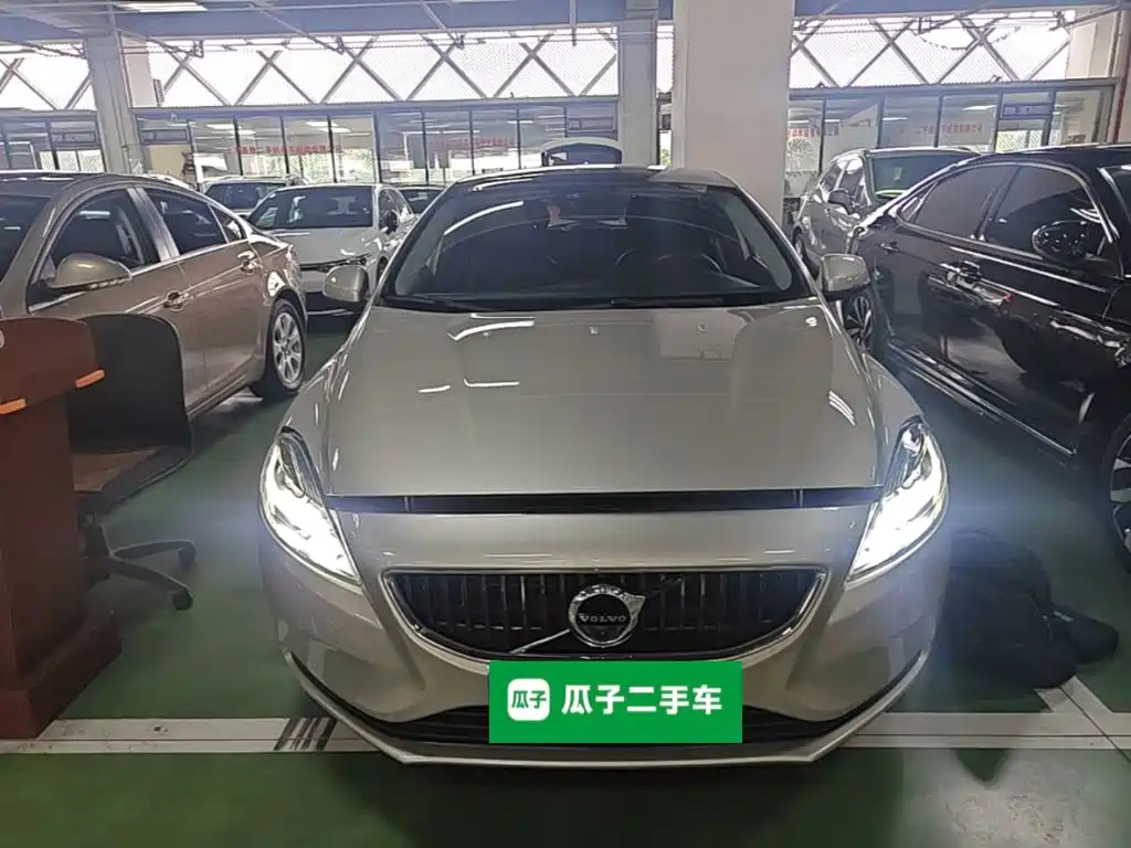 2019 Volvo V40