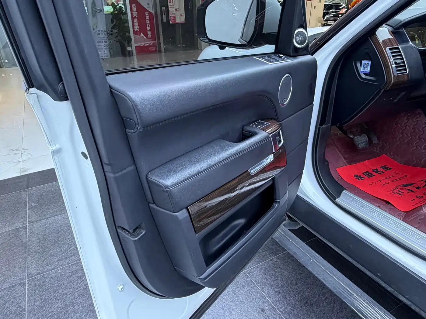 Land Rover Range Rover 2015 3.0 TDV6 Vogue фото 19