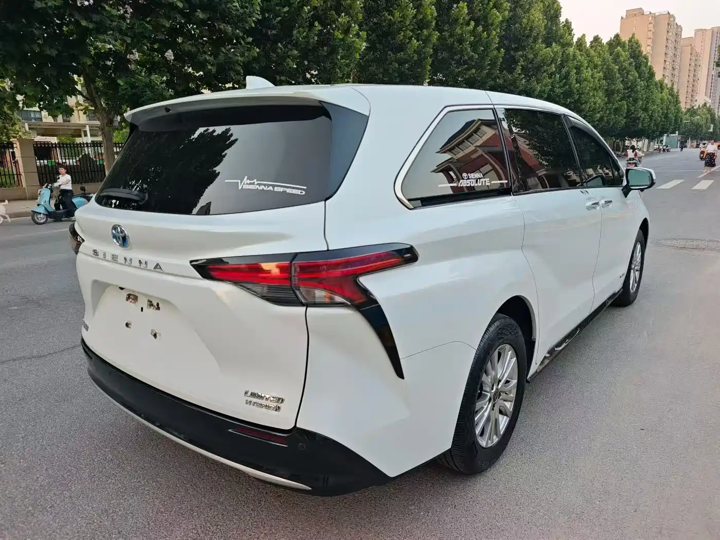 Toyota Sienna 2021 2.5L Hybrid Premium Edition фото 9