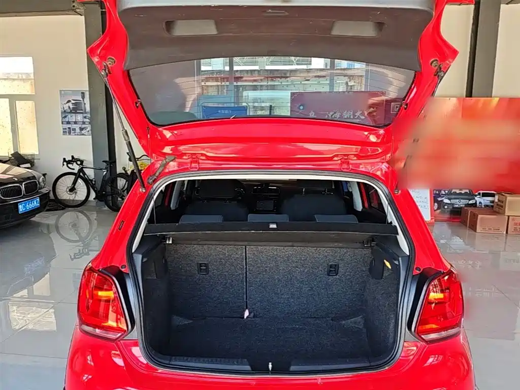 Volkswagen Polo 2014 1.6L Cross Polo Automatic фото 15