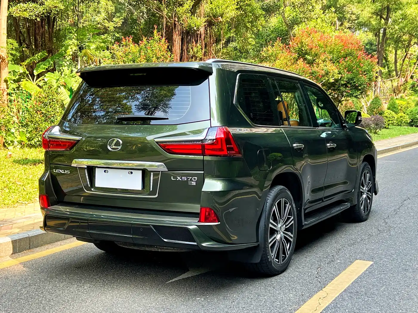 Lexus LX фото 20