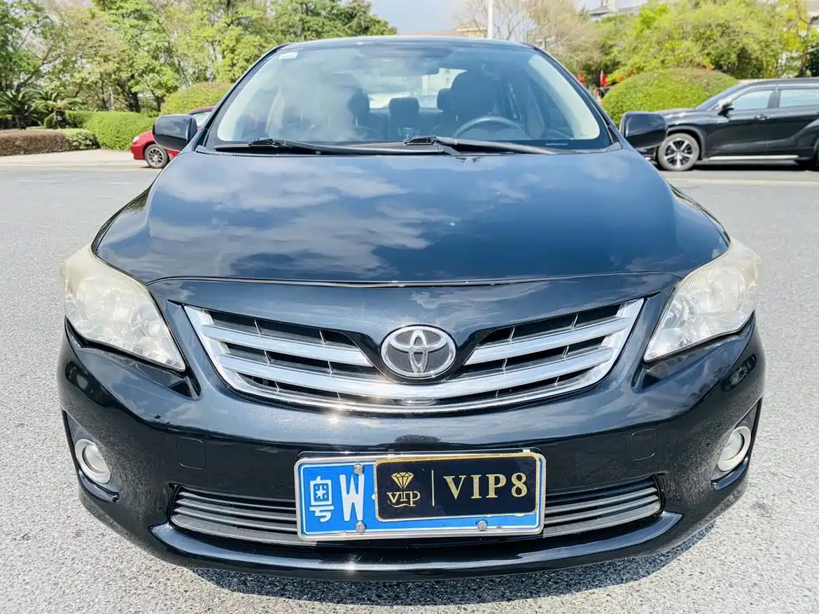 Toyota Corolla 2011 1.8L CVT GL-i фото 2