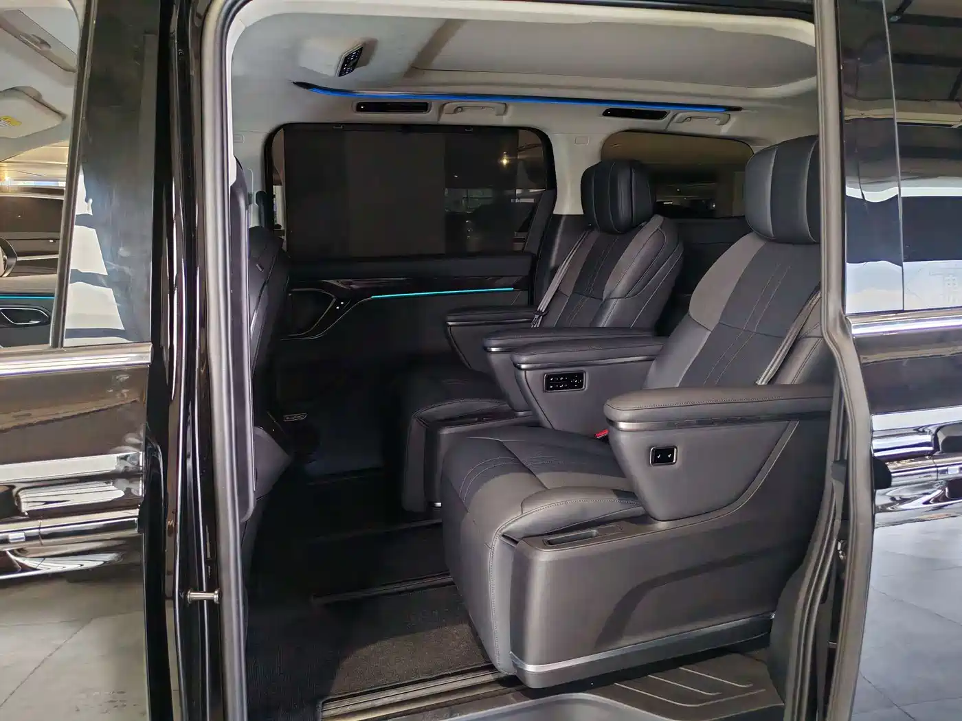 Maxus MIFA 9 2025 2025 Super Hybrid Long-Range Forest Edition 7-Seater