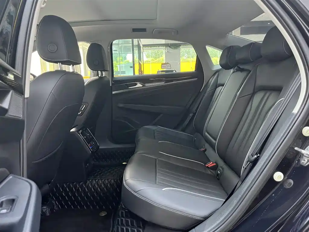 Volkswagen Passat 2023 330TSI Starlight Elite Edition фото 16