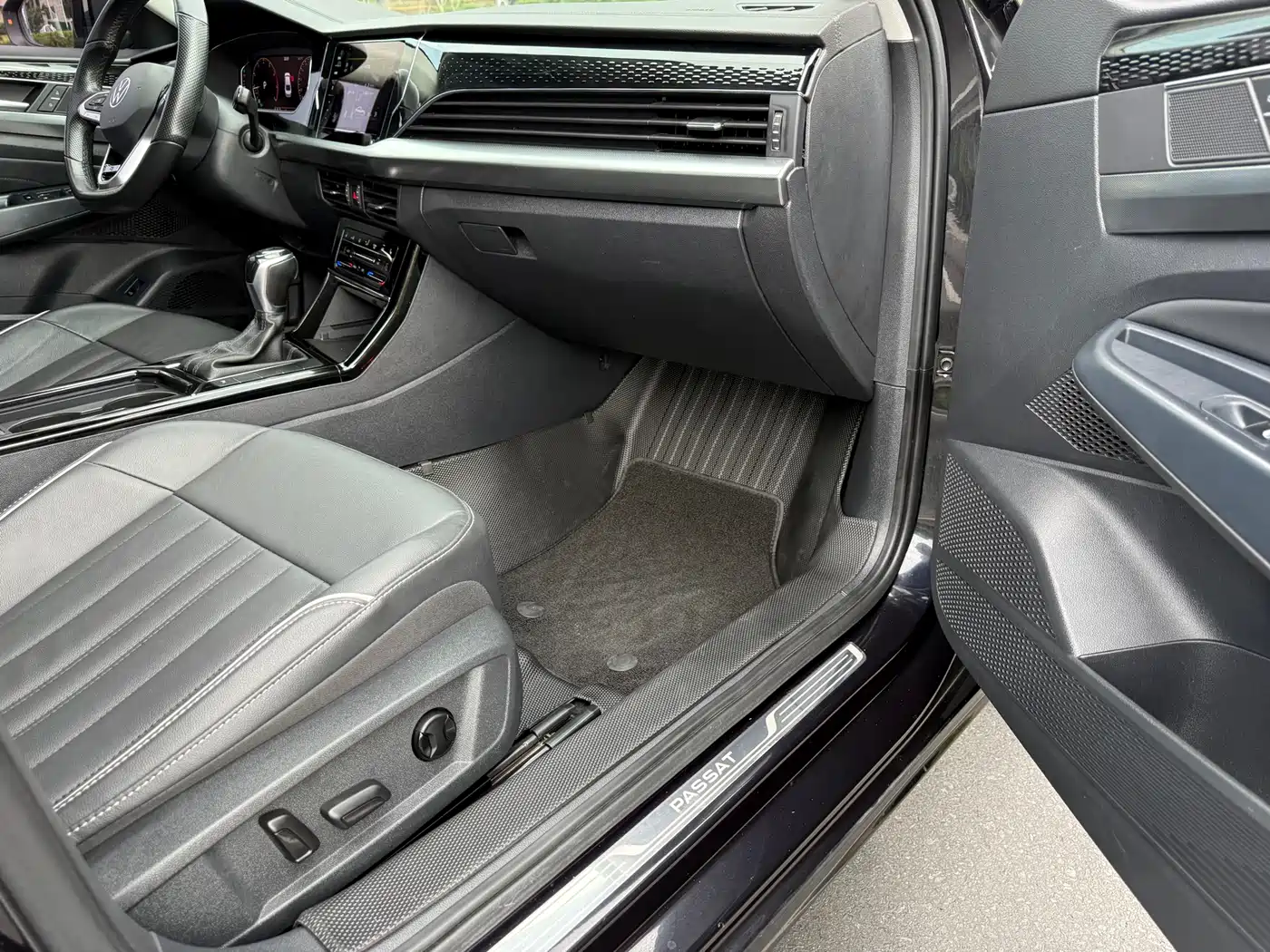 Volkswagen Passat 2022 330TSI Starlight Elite Edition фото 10