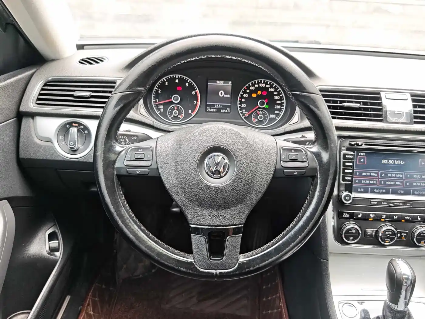 Volkswagen Passat 2014 1.8TSI DSG Executive Edition фото 19