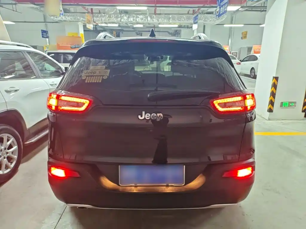 Jeep Cherokee 2020 2020 2.0L 2WD Classic Sport Edition