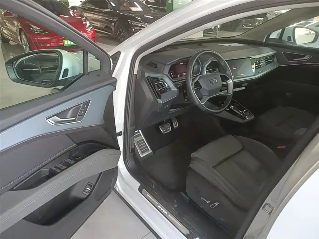Audi Q5 e-tron 2023 40 e-tron Starlight Edition Brocade Package фото 16