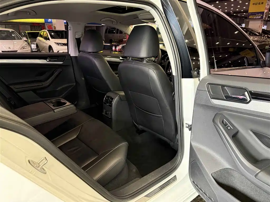 Volkswagen Sagitar 2015 230TSI Automatic Comfort фото 7