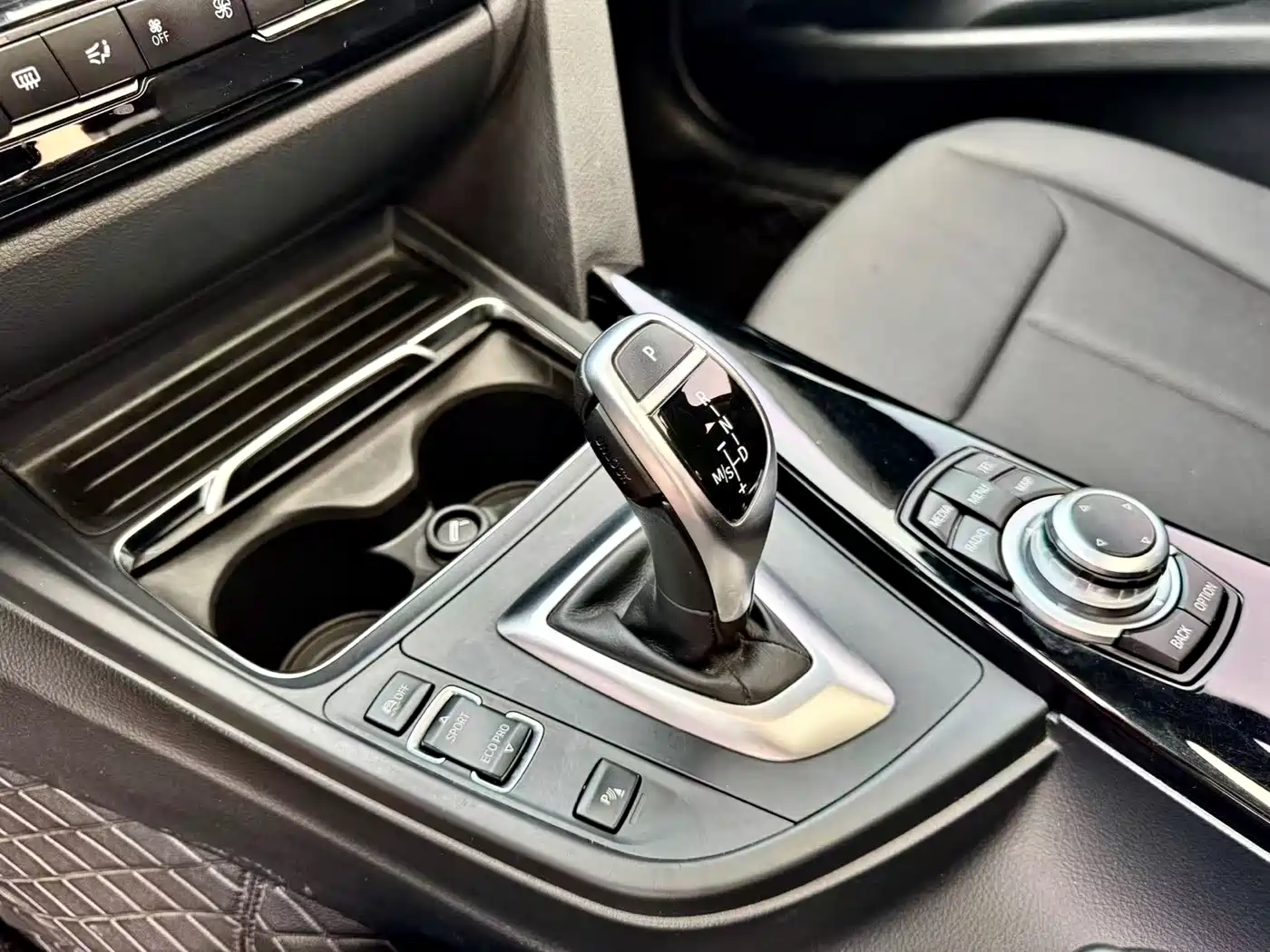 BMW 3 Series 2017 320Li M Sport фото 10