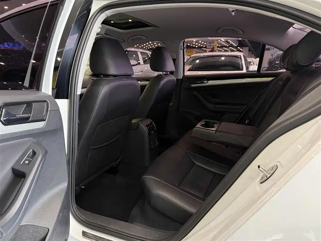 Volkswagen Sagitar 2015 230TSI Automatic Comfort фото 5