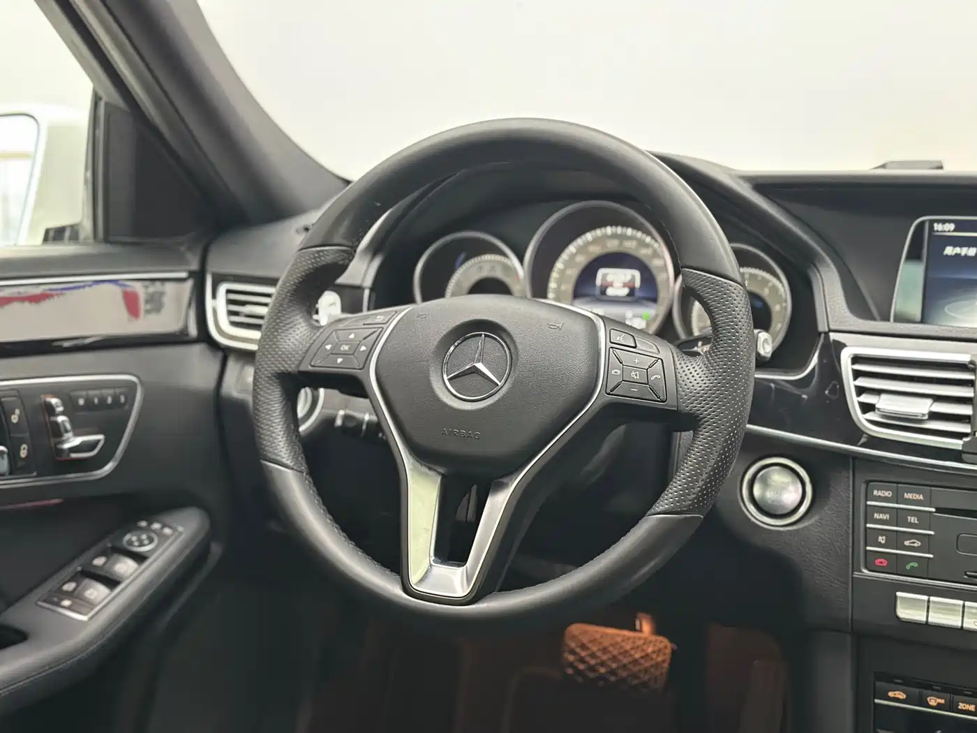 Mercedes-Benz E-Class 2015 Facelift E 260 L Sport фото 33