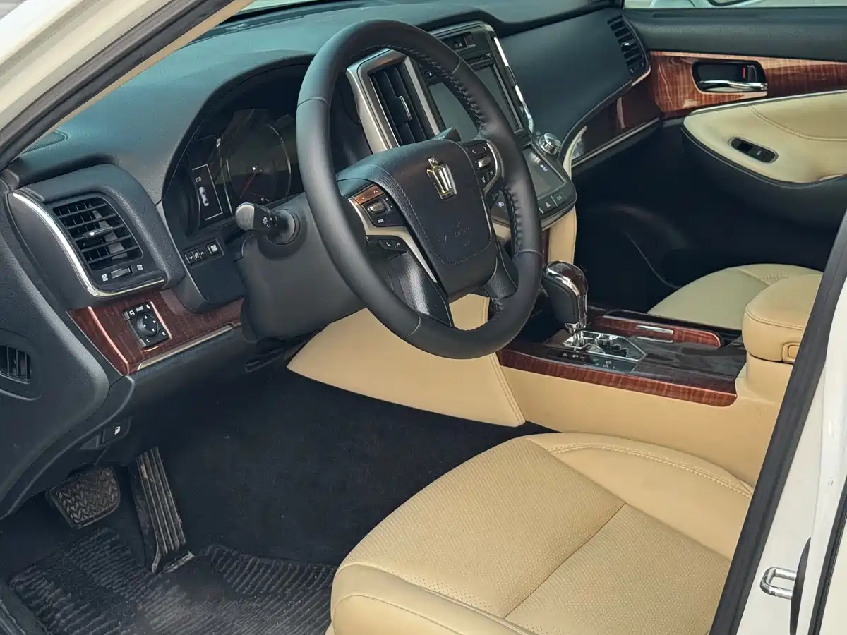 Toyota Crown 2015 2.5L Smart Edition фото 5