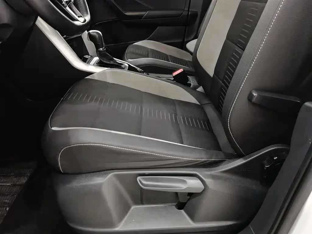 VOLKSWAGEN T ROC EXPLORING SONGS