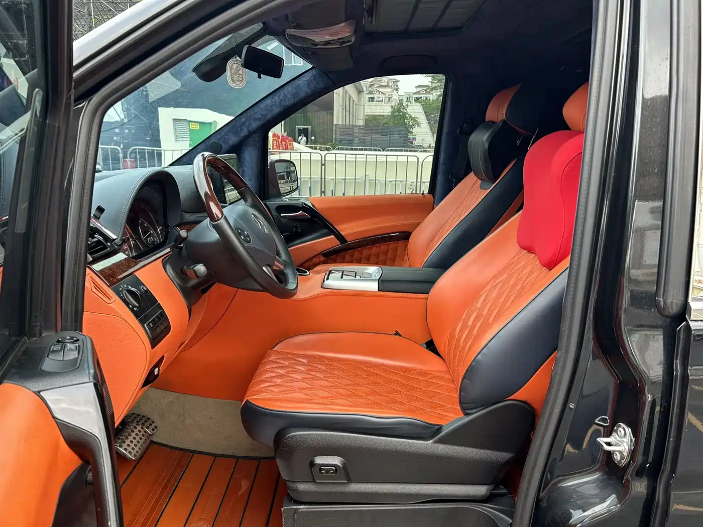 Mercedes-Benz Viano 2013 Model 3.0L Navigation Edition фото 8