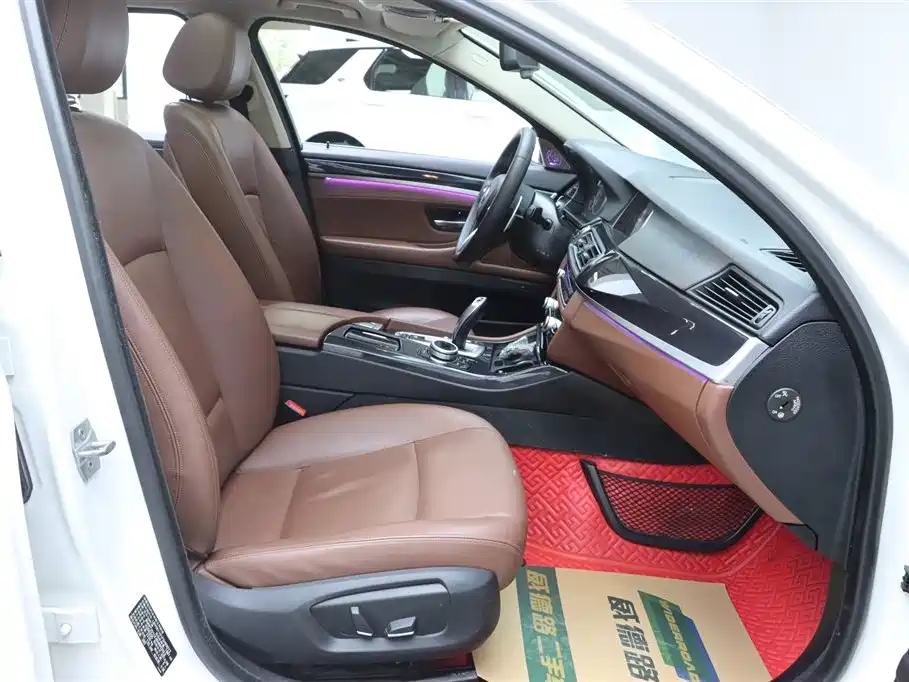BMW 5 Series 2014 520Li Elegance фото 18