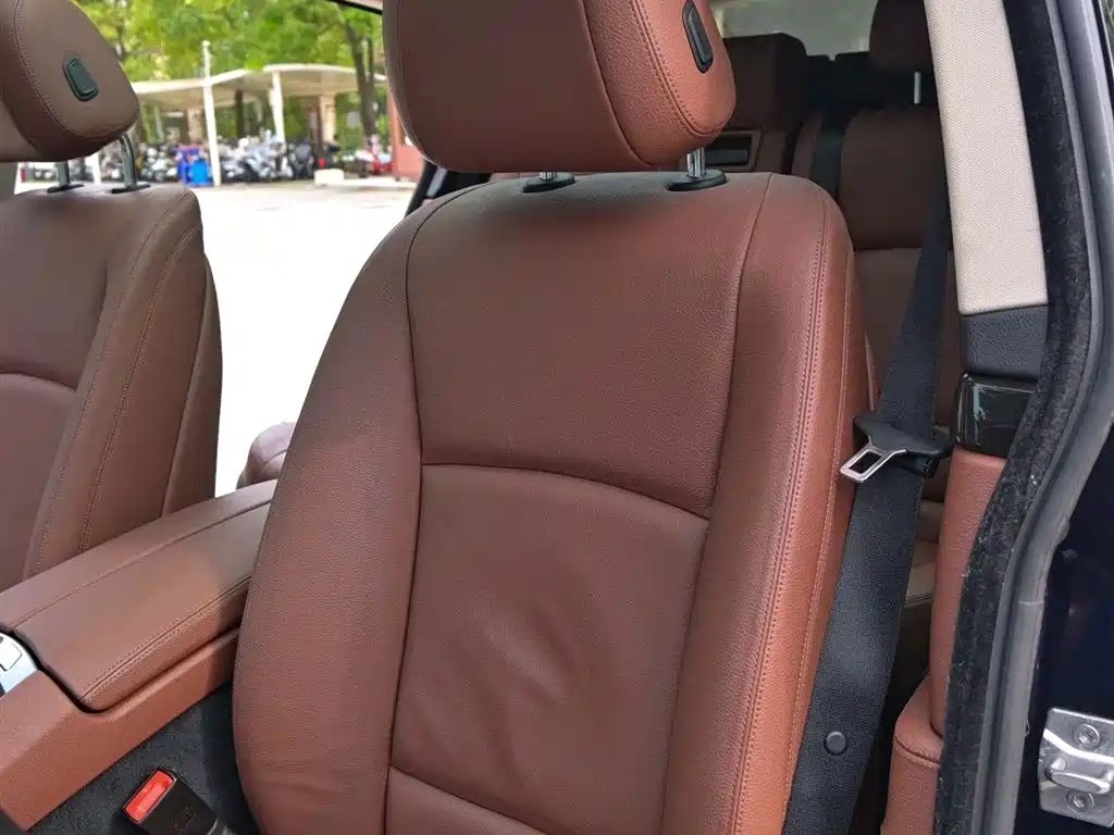 BMW 5 Series GT 2014 528i Leading фото 14