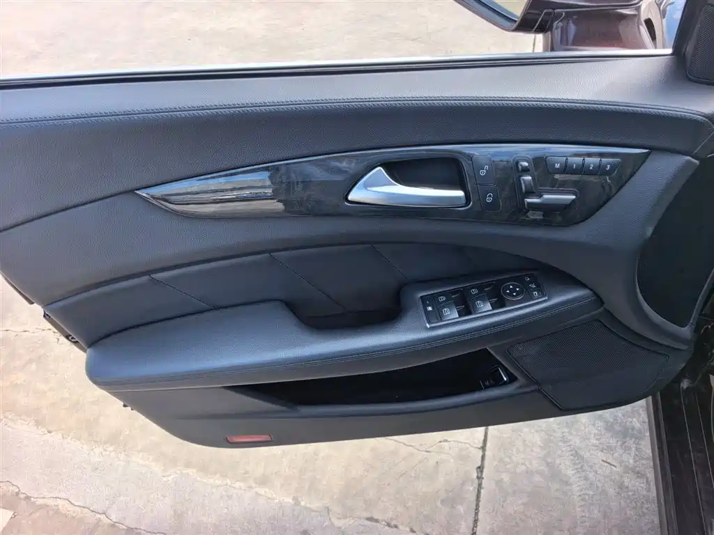 Mercedes-Benz CLS 2012 CLS 300 CGI фото 8
