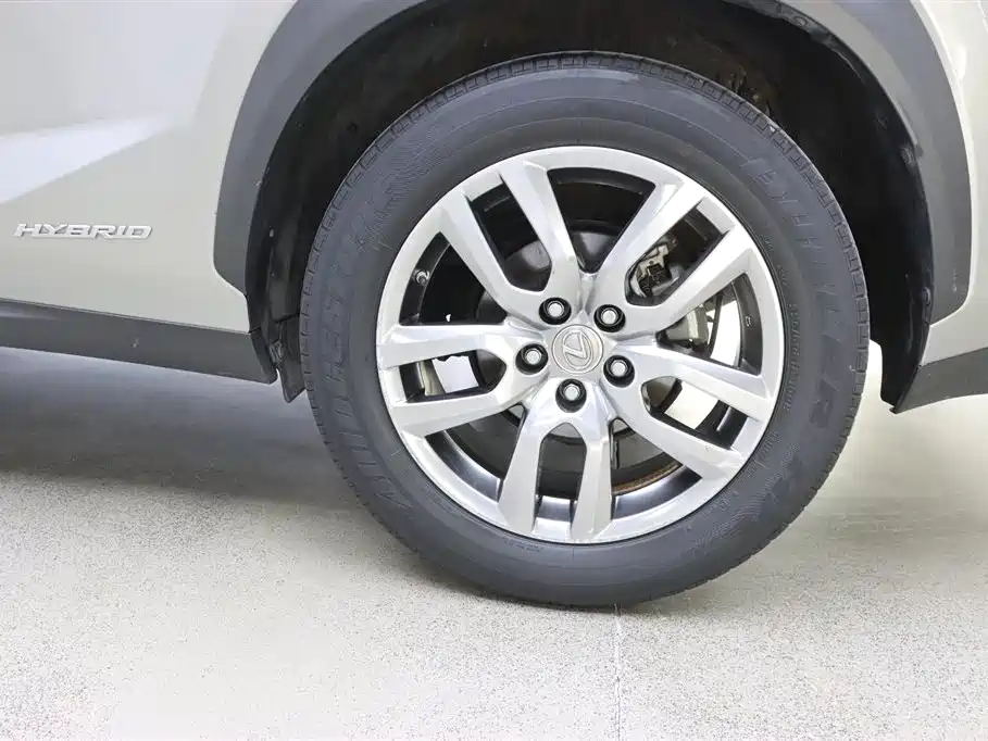 Lexus NX 2015 300h AWD F SPORT фото 32