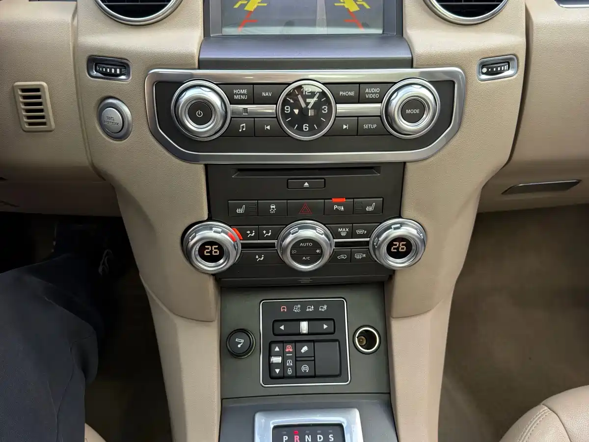 Land Rover Discovery 2015 3.0 SC V6 SE фото 11