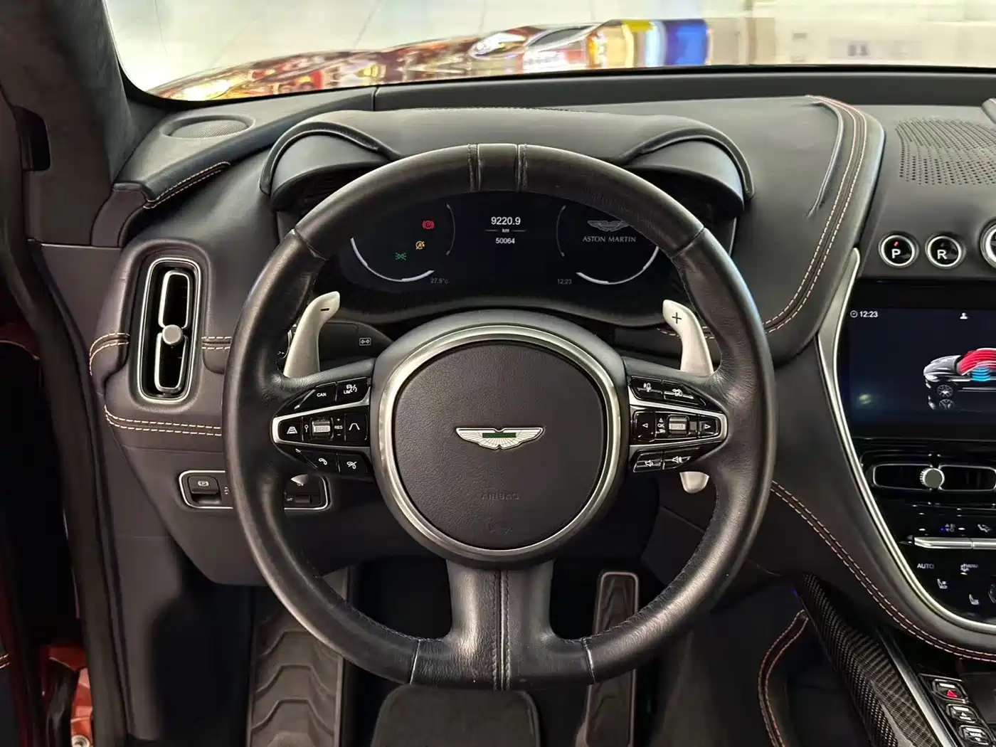 Photo 16 - Aston Martin DBX