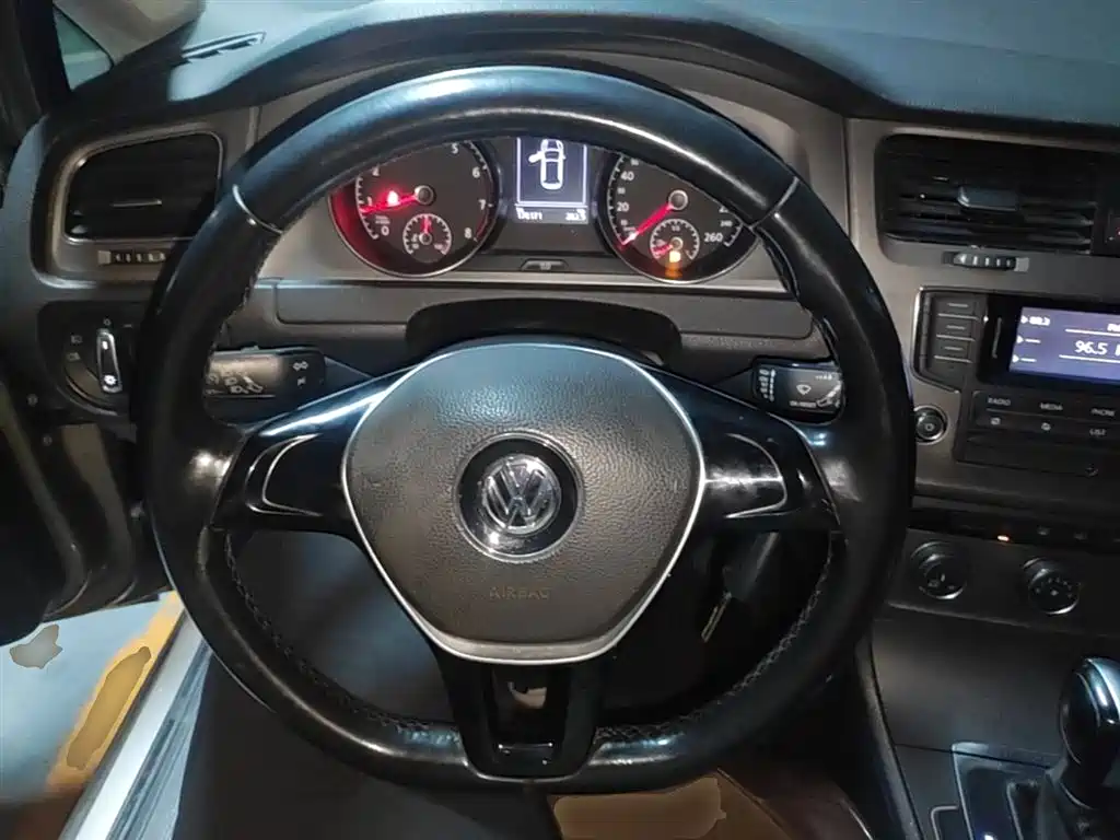 Volkswagen Golf 2014 1.6L Automatic Comfort фото 11