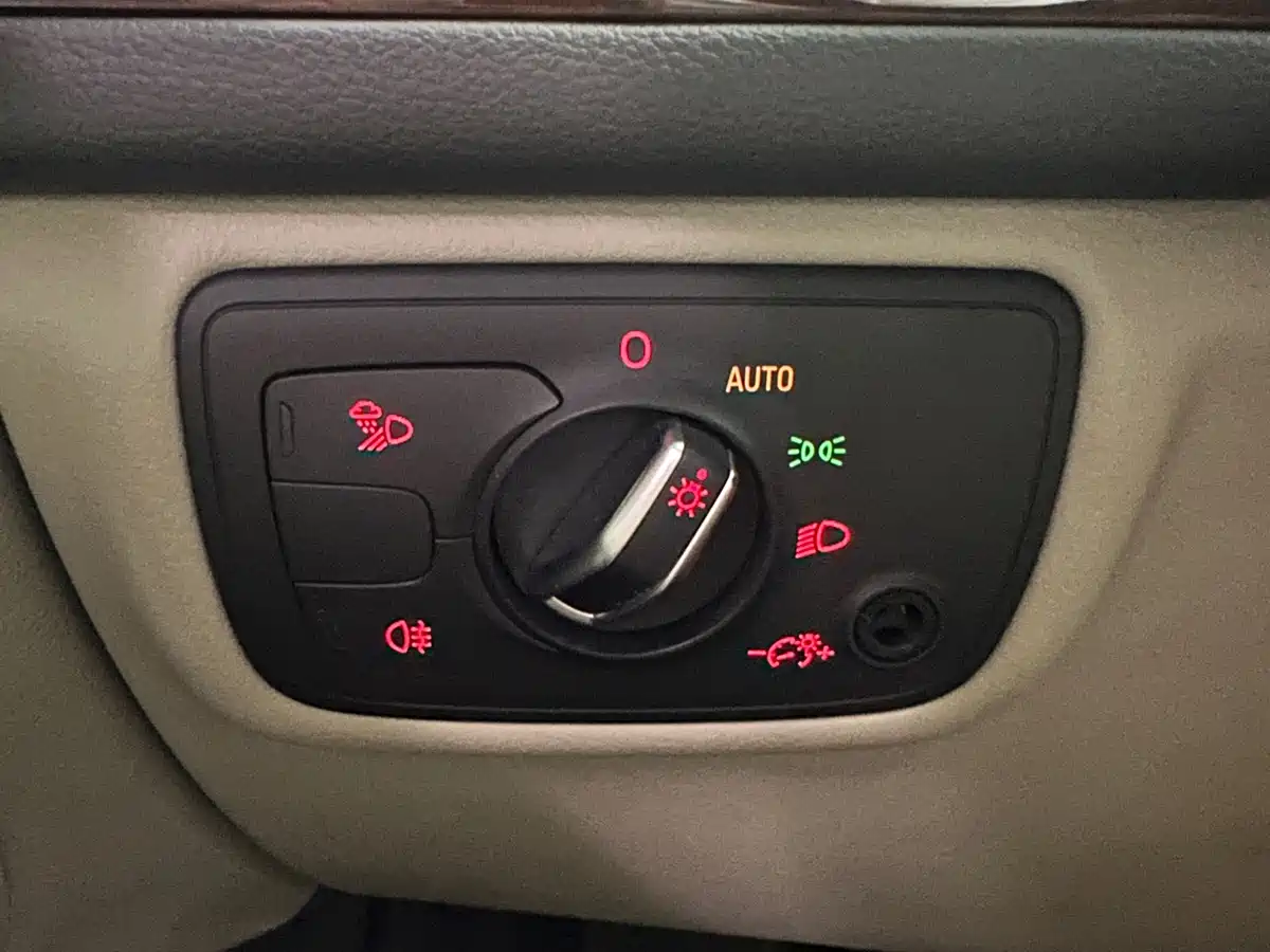 Фото 15 - Audi A6L