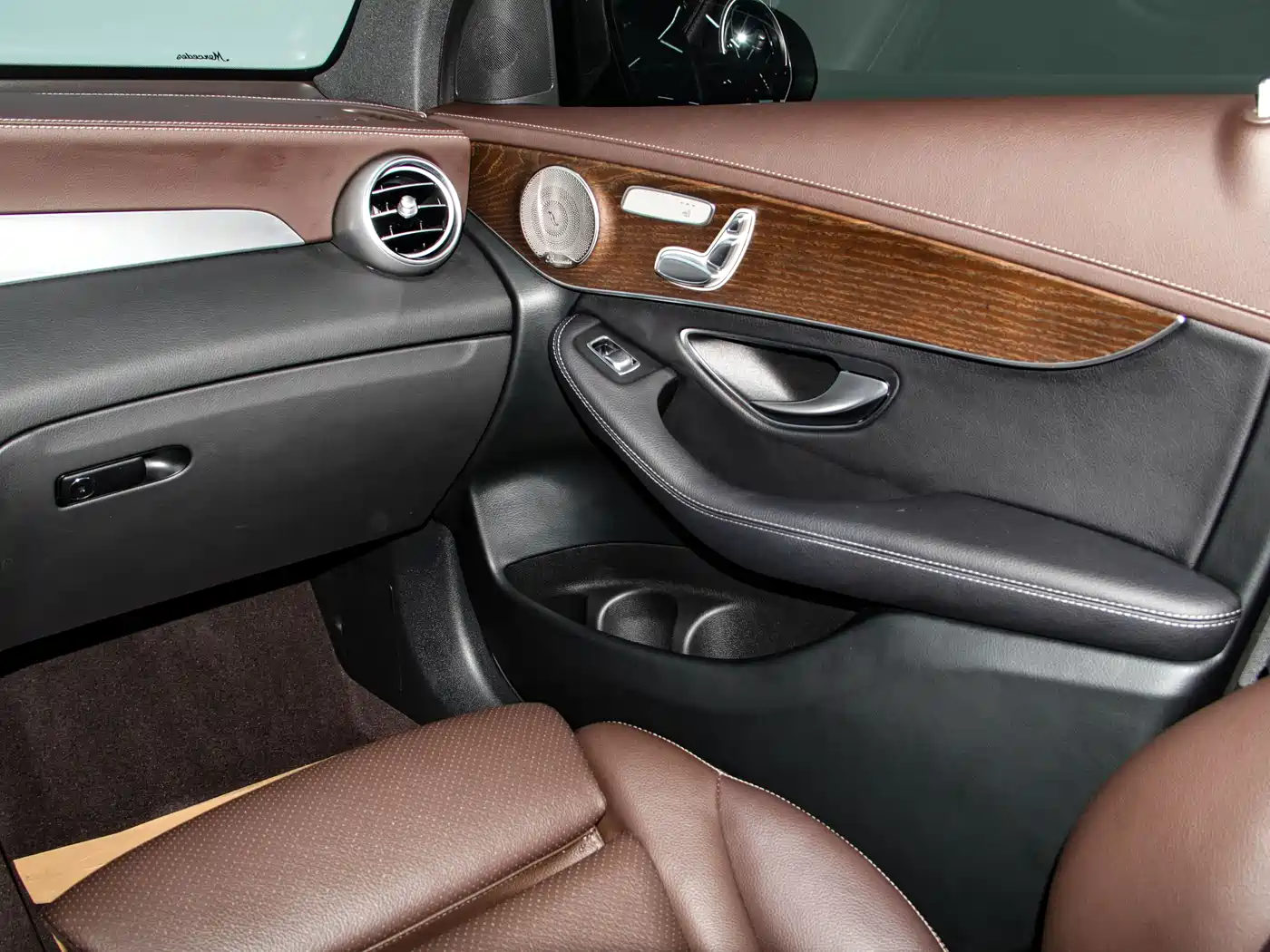 Mercedes-Benz GLC 2022 Model GLC 300 L 4MATIC Dynamic Edition фото 26