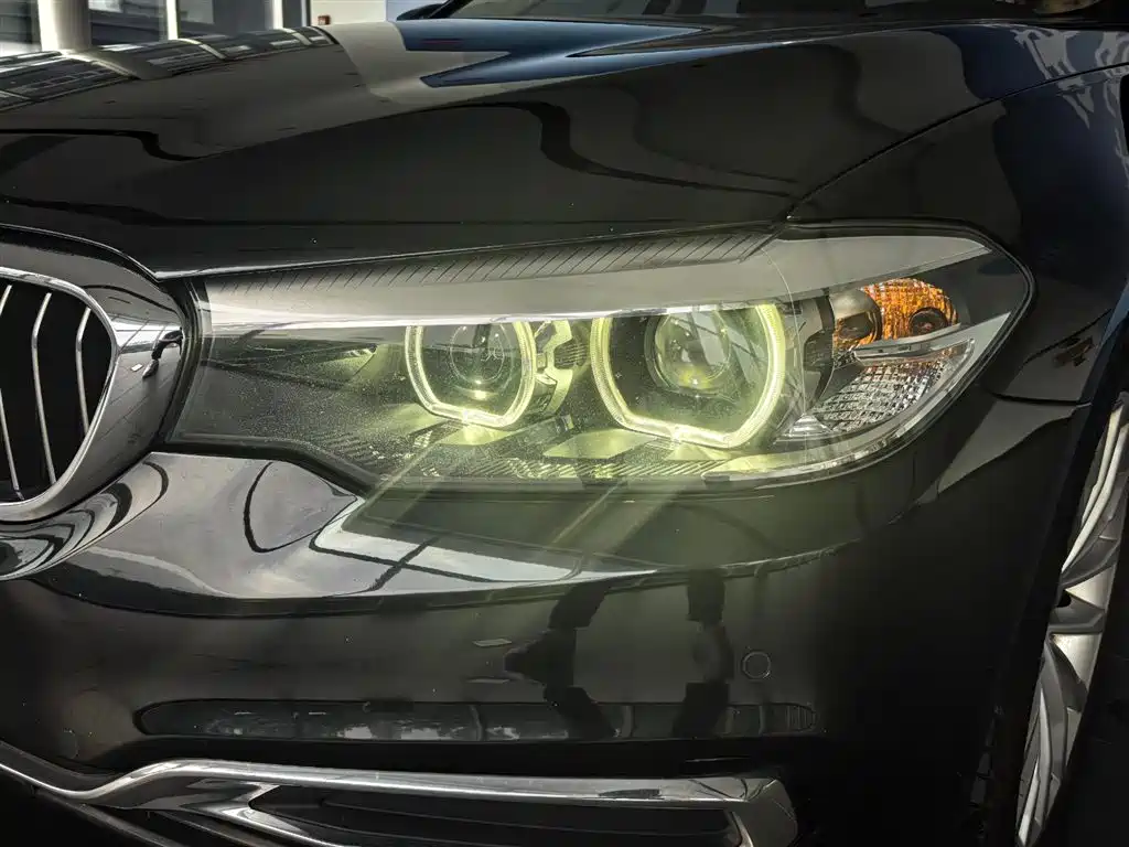 Photo 22 - BMW 5 Series