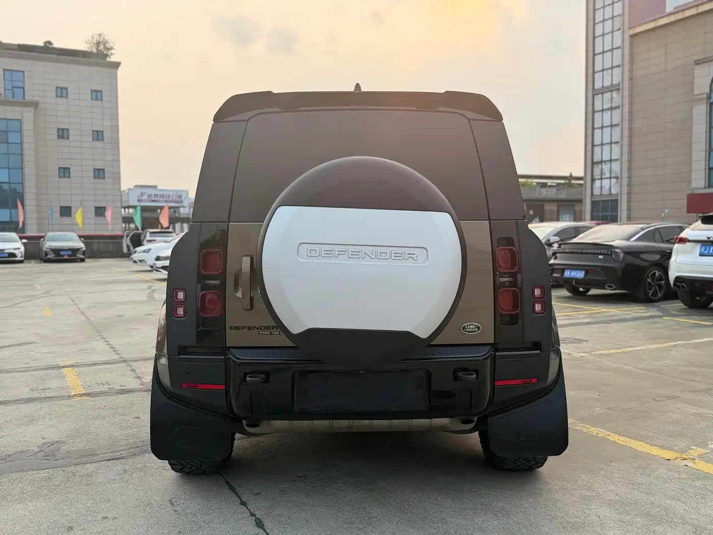 Land Rover Defender 2020 Model 110 P400 HSE фото 6