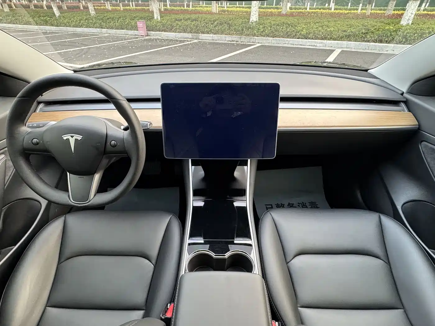 TESLA MODEL 3